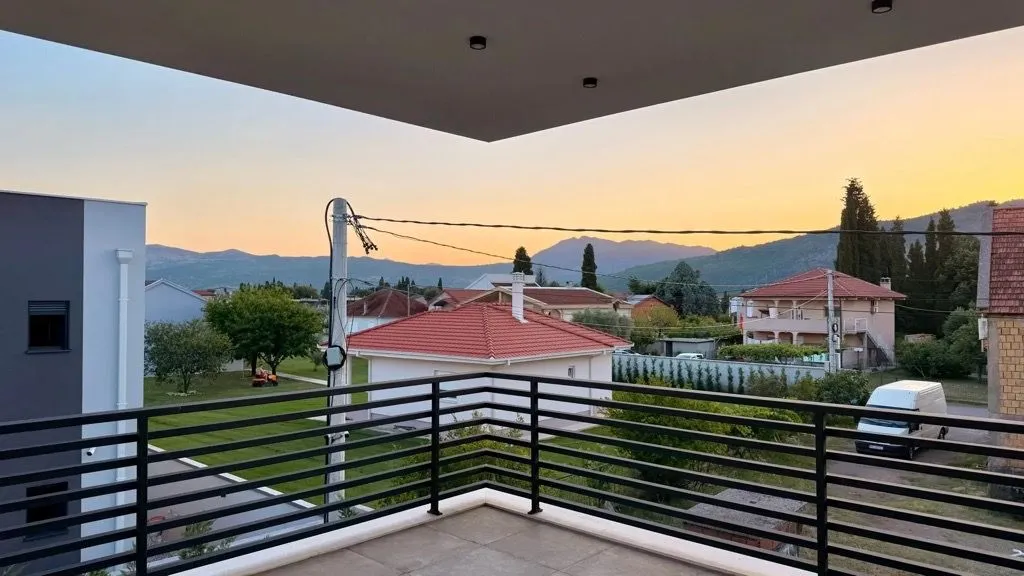 Izdavanje, kuća, 225m², Gornja Gorica, Podgorica