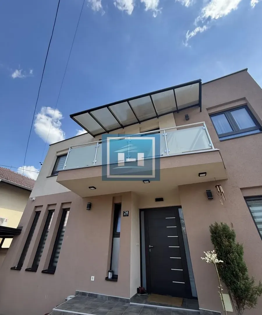 Prodaja, kuća, 240m², Centar, Jagodina