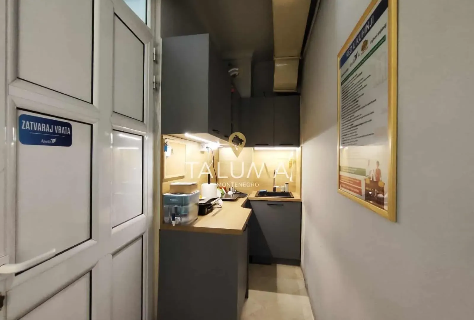 Izdavanje, poslovni prostor, 150m², Pobrežje, Podgorica