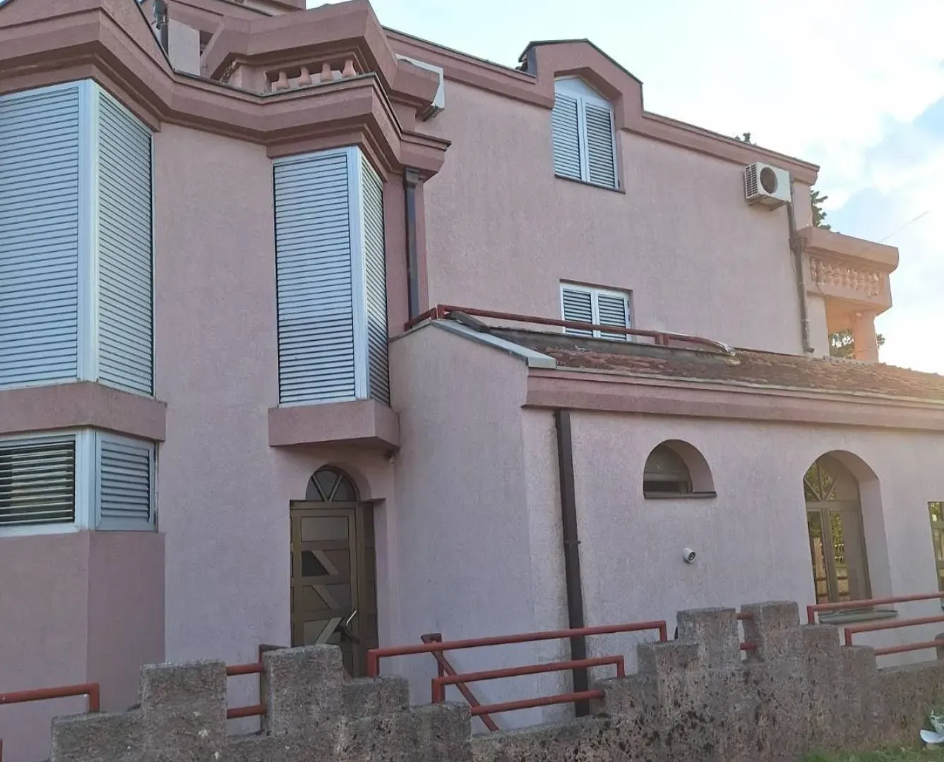 Sale, house, 450m², Zlatica, Podgorica