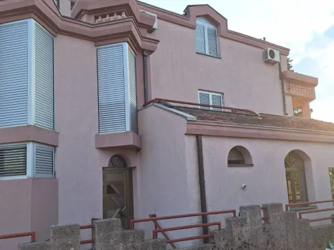 Sale, house, 450m², Zlatica, Podgorica - image 2