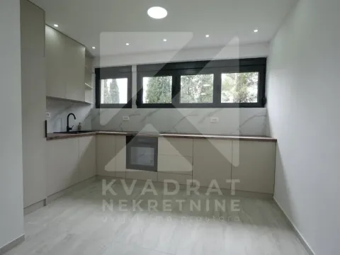 Izdavanje, poslovni prostor, 95m², Pod Goricom, Podgorica - image 2