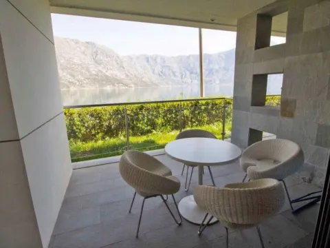 Prodaja, stan, 105m², Kotor, Crna Gora - image 9
