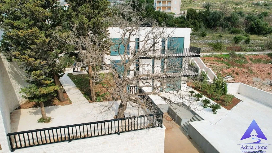 Prodaja, kuća, 580m², Skočiđevojka, Budva