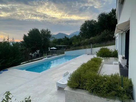 Izdavanje, trosoban stan, 159m², Gornja Lastva, Tivat - image 17