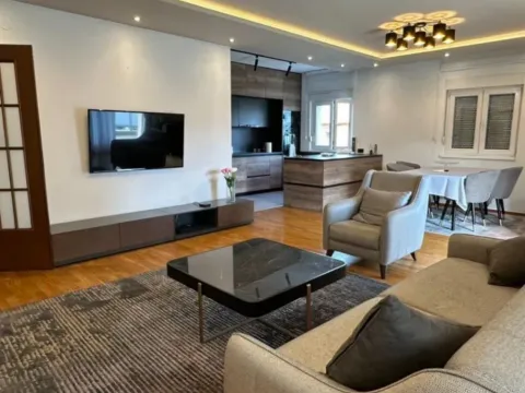 Izdavanje, dvosoban stan, 120m², City Kvart, Podgorica - image 2