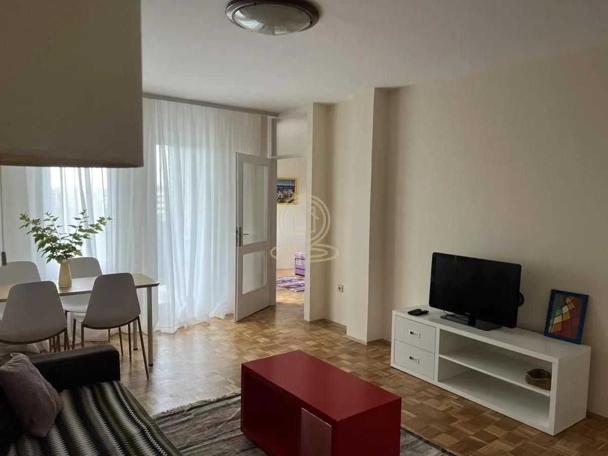 Izdavanje, trosoban stan, 89m², Vračar Sve Podlokacije, Beograd