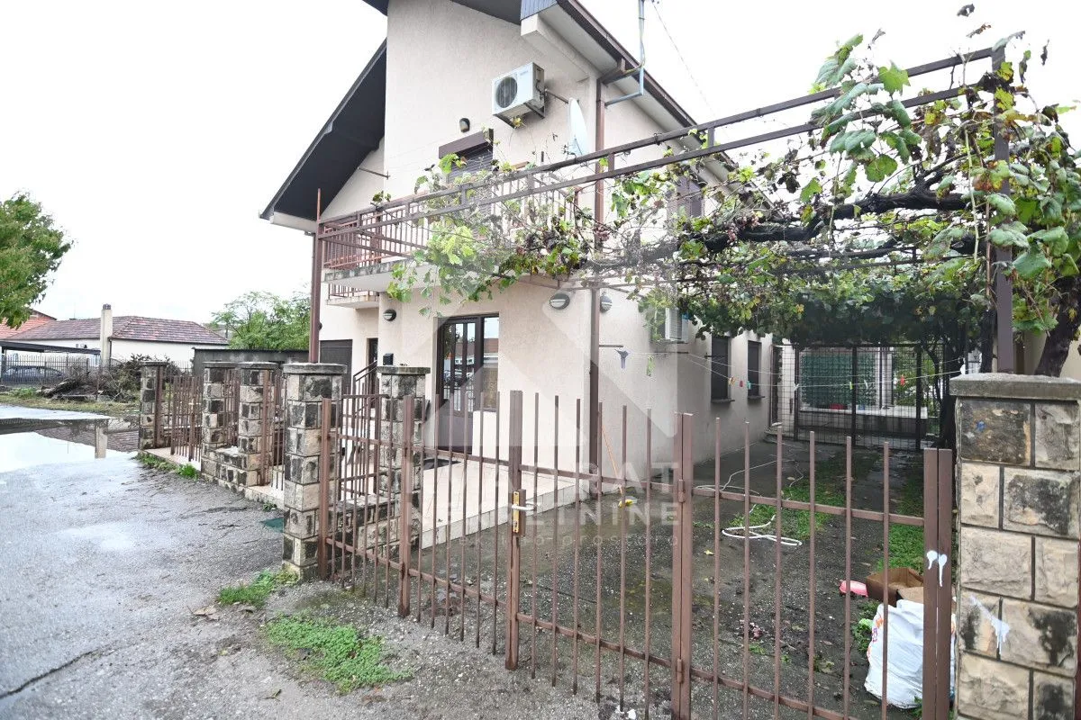 Prodaja, kuća, 240m², Zabjelo, Podgorica