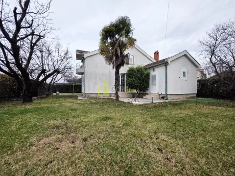 Izdavanje, kuća, 130m², Dahna, Podgorica - image 1