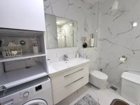 Izdavanje, dvosoban stan, 90m², Bečići, Budva - image 13