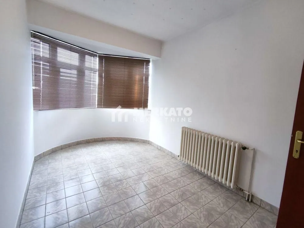 Prodaja, četvorosoban stan, 124m², Centar, Zrenjanin