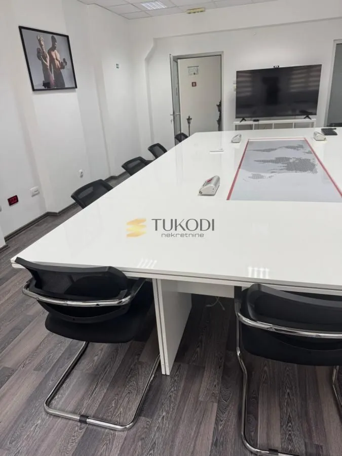 Rent, office space, 780m², Novo naselje, Novi Sad