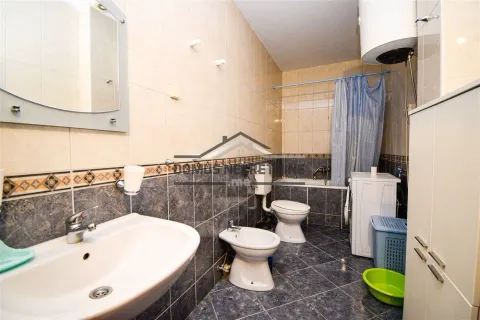 Bathroom equipped with sanitary fixtures, bathtub, and washing machine. - image 9