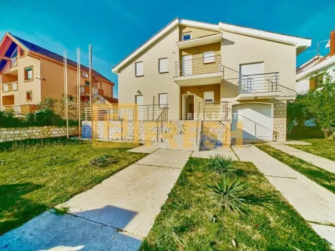 Izdavanje, kuća, 400m², Stari Aerodrom, Podgorica - image 1