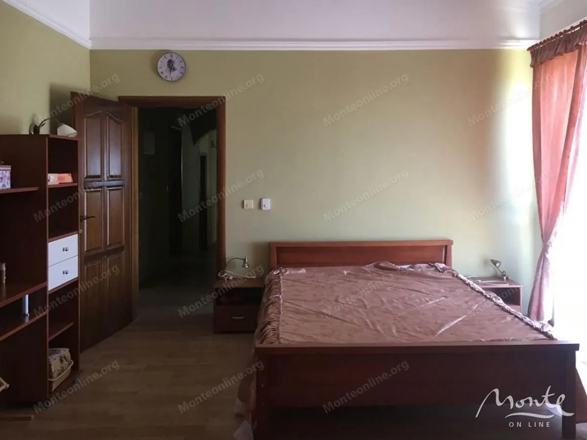 Prodaja, kuća, 380m², Dobre Vode, Bar