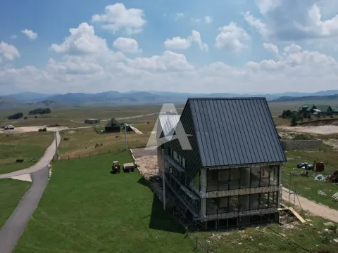 Prodaja, jednosoban stan, 33m², Žabljak, Crna Gora - image 4