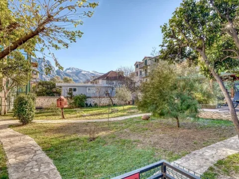Izdavanje, kuća, 745m², Prčanj, Kotor - image 13