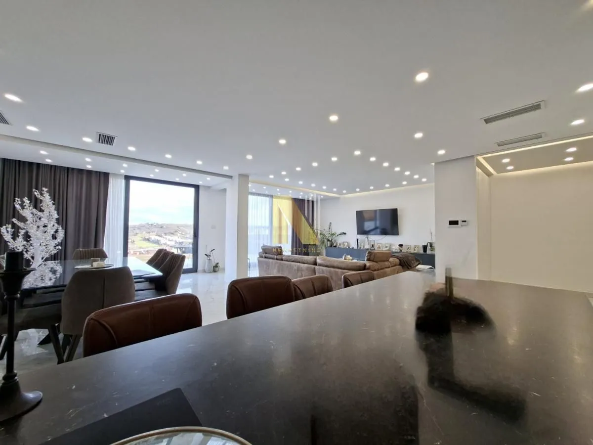 Prodaja, kuća, 230m², Tatarsko brdo, Petrovaradin