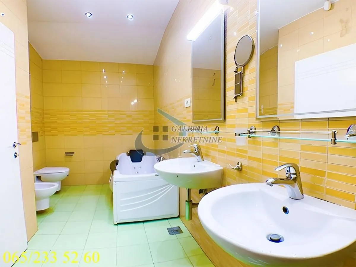 Prodaja, četvorosoban stan, 157m², Đeram Pijaca, Beograd