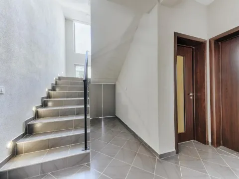 Prodaja, kuća, 250m², Utjeha, Bar - image 11