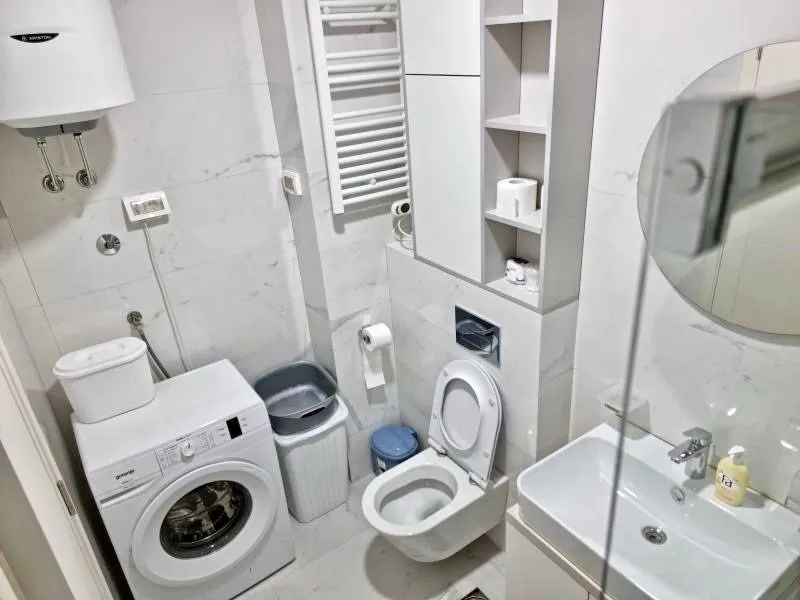Izdavanje, jednosoban stan, 47m², Central Point, Podgorica
