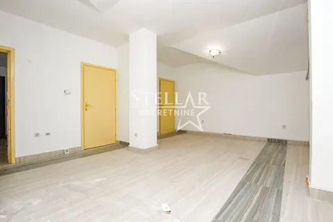 Rent, office space, 120m², Stari Aerodrom, Podgorica - image 2