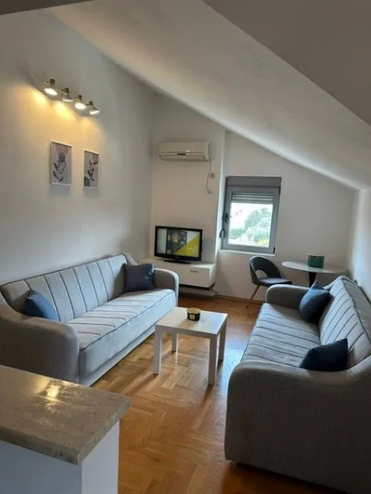 Izdavanje, jednosoban stan, 40m², Stari Aerodrom, Podgorica