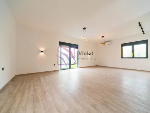 Sale, four bedroom apartment, 202m², Tološi, Podgorica - image 8
