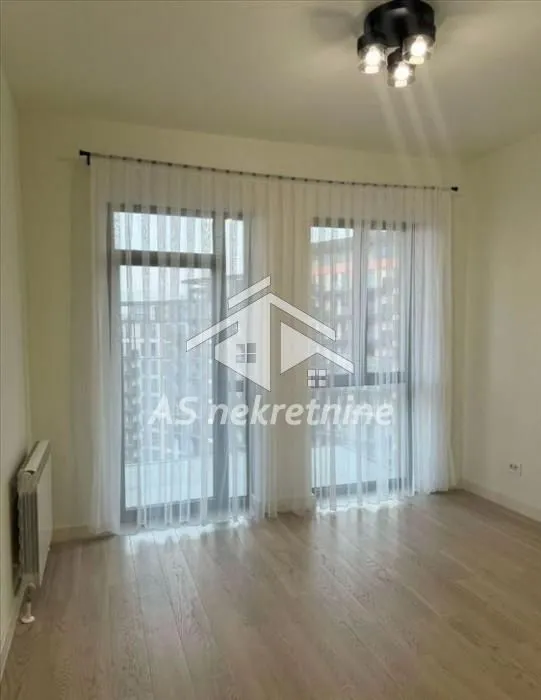 Izdavanje, četvorosoban stan, 110m², Savski Venac, Beograd