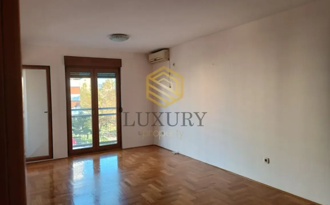 Izdavanje, dvosoban stan, 67m², Stari Aerodrom, Podgorica