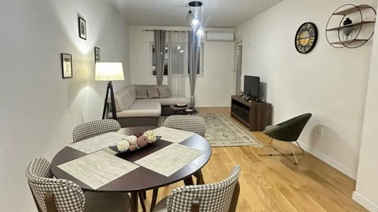 Izdavanje, jednosoban stan, 50m², Central Point, Podgorica