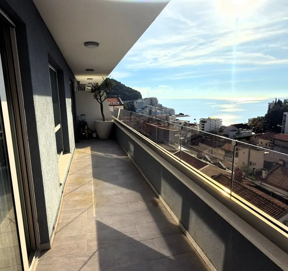 Sale, three bedroom apartment, 184m², Bečići, Budva