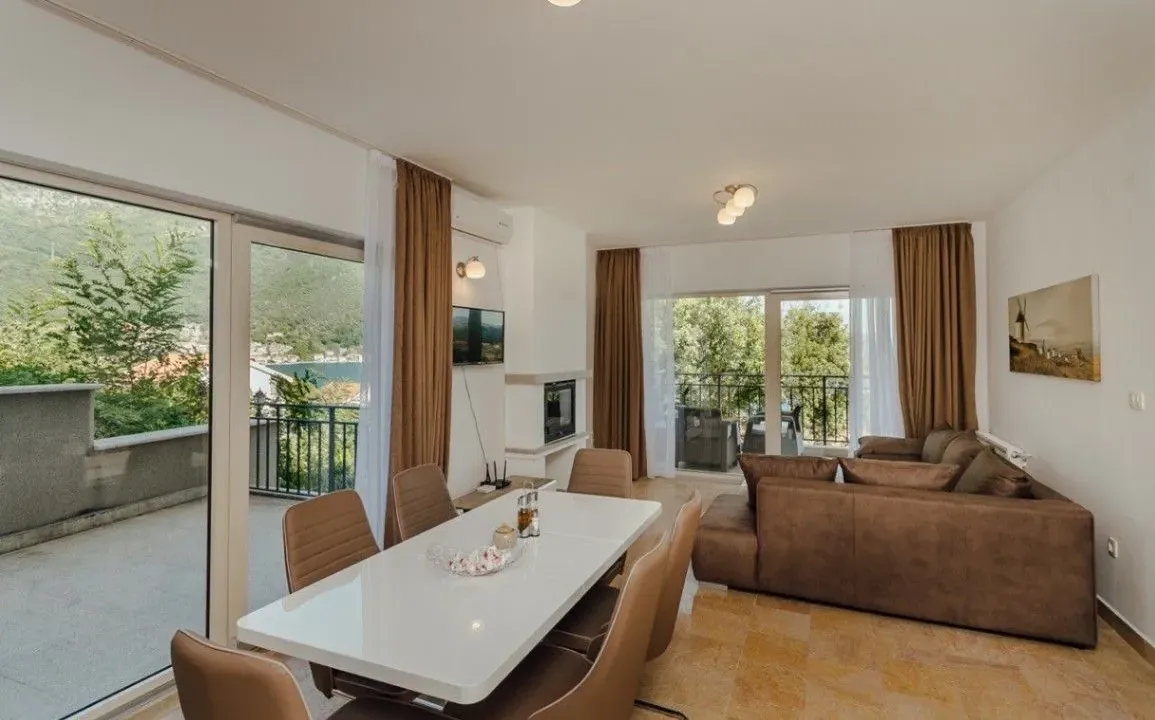 Sale, two bedroom apartment, 100m², Kamenari, Herceg Novi