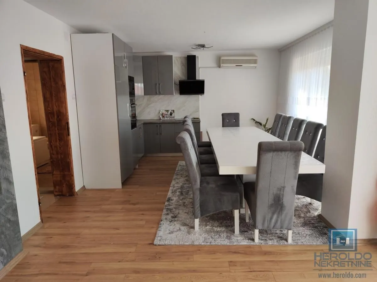 Prodaja, kuća, 270m², Budžino brdo, Jagodina