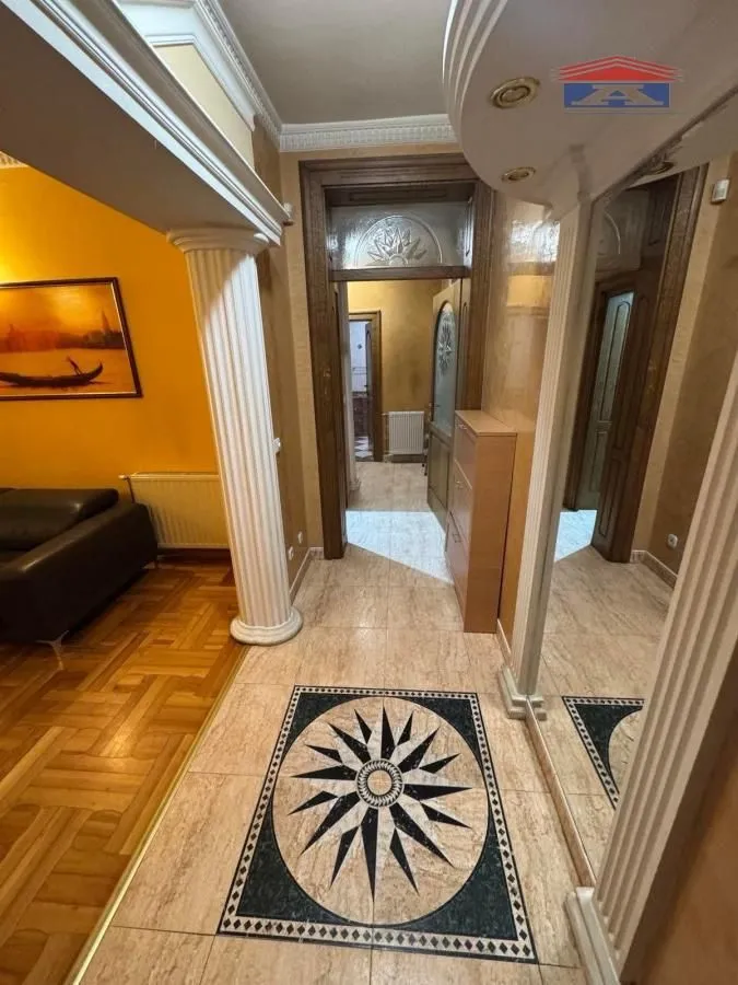 Izdavanje, dvosoban stan, 64m², Centar, Novi Sad