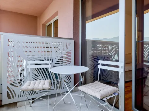 Rent, two bedroom apartment, 50m², Bečići, Budva - image 15