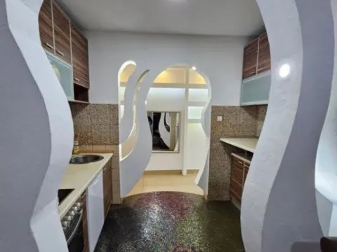 Izdavanje, dvosoban stan, 70m², Stari Aerodrom, Podgorica - image 1