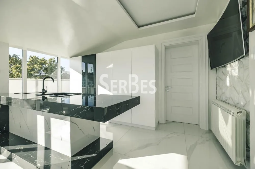 Izdavanje, stan, 360m², Socijalno, Novi Sad Sve Podlokacije