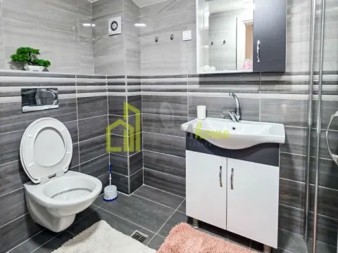 Izdavanje, četvorosoban stan, 160m², Stari Aerodrom, Podgorica - image 19