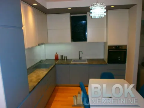 Izdavanje, trosoban stan, 105m², Dalmatinska ulica, Podgorica - image 21