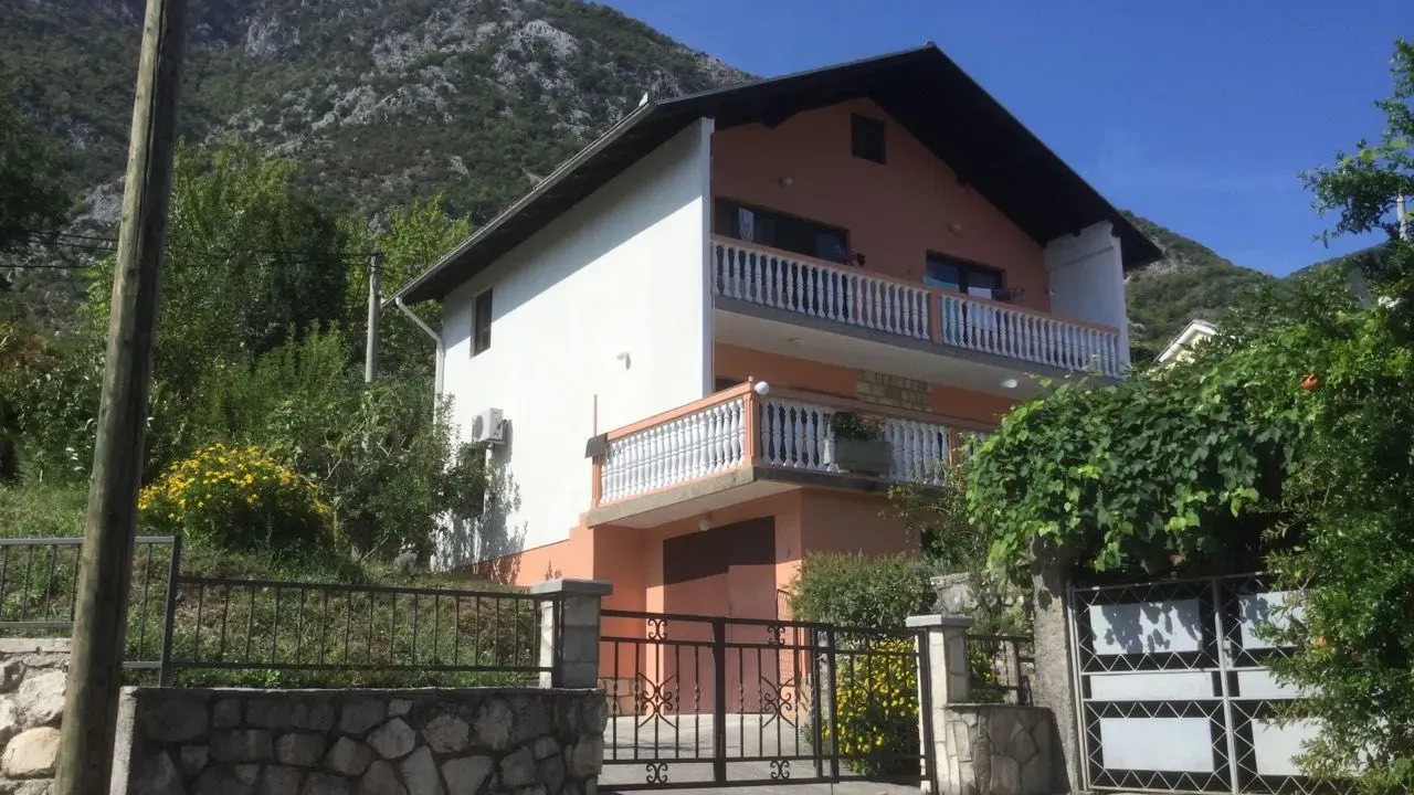 Sale, house, 160m², Prčanj, Kotor