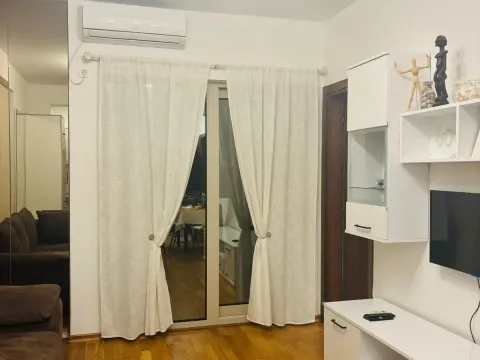 Izdavanje, jednosoban stan, 40m², Centar, Budva - image 3
