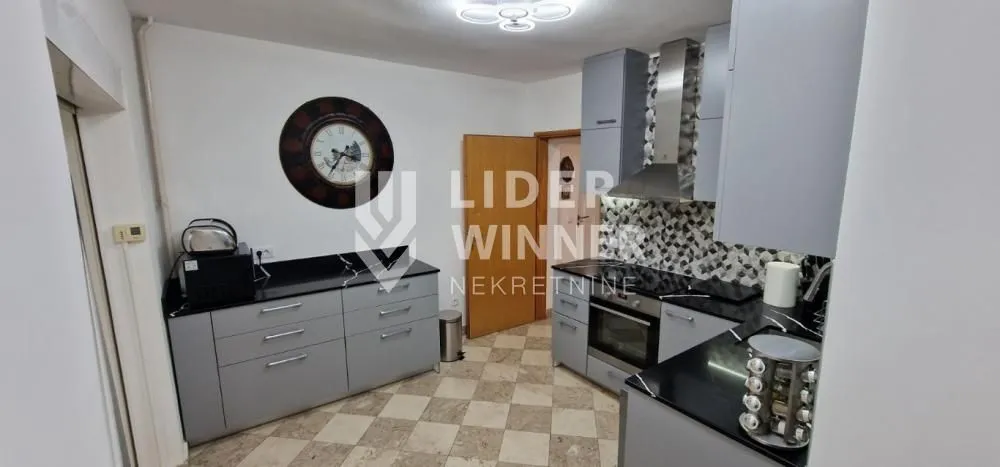 Izdavanje, kuća, 190m², Žarkovo, Beograd