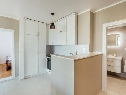 Izdavanje, dvosoban stan, 70m², Centar, Tivat - image 5