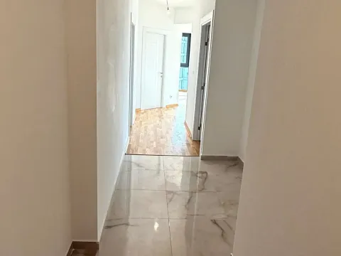 Izdavanje, trosoban stan, 117m², Zagorič, Podgorica - image 4