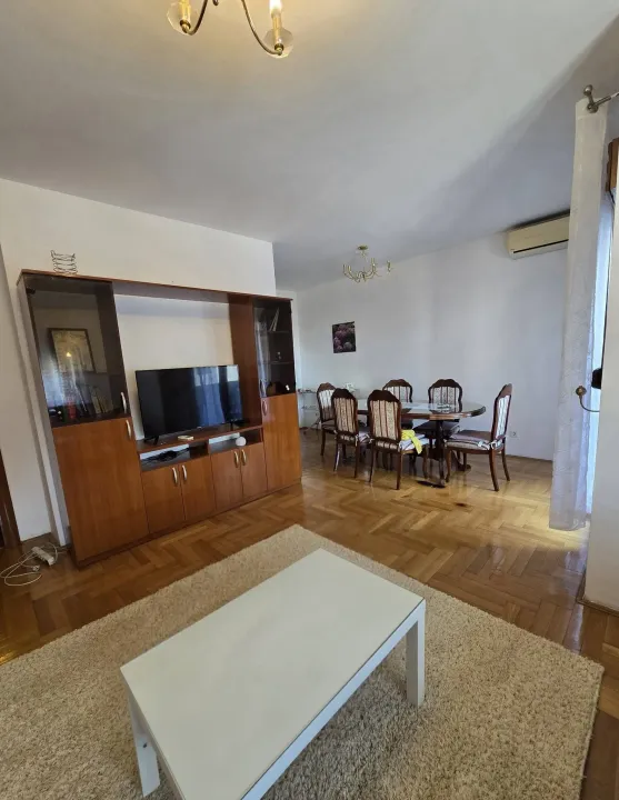 Izdavanje, dvosoban stan, 85m², Centar, Tivat