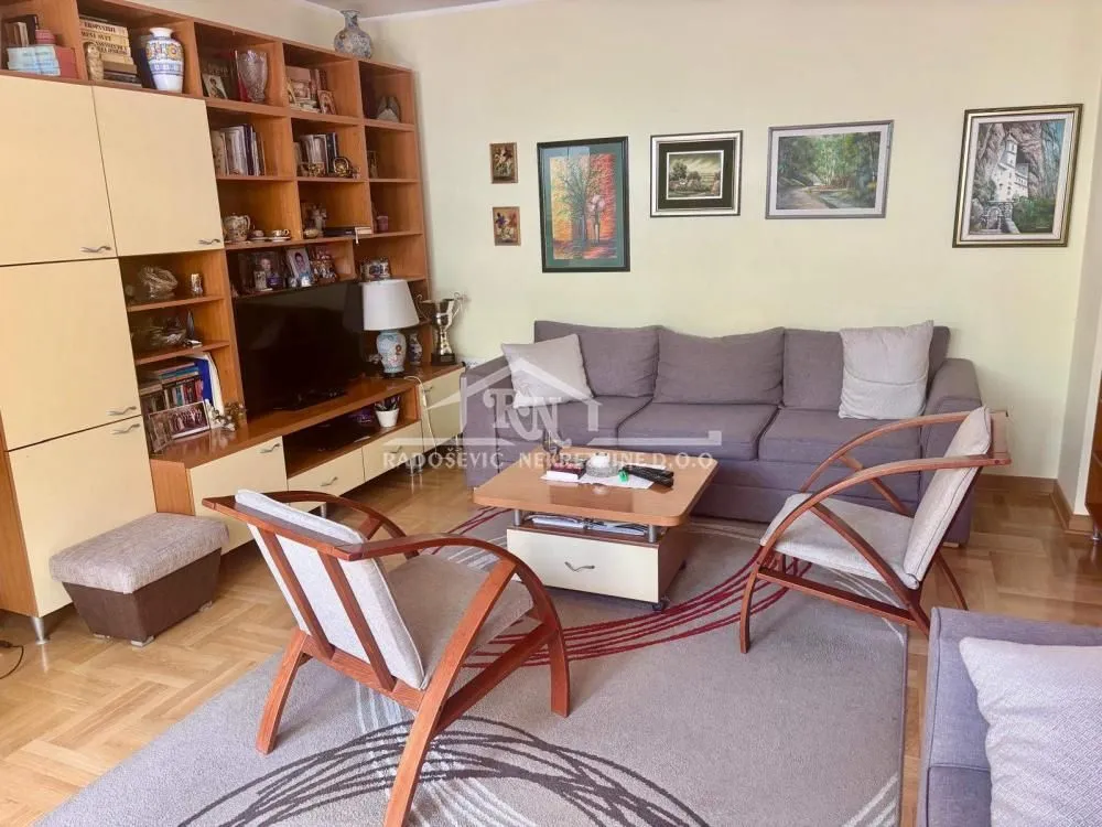 Prodaja, trosoban stan, 100m², Labudovo Brdo, Beograd