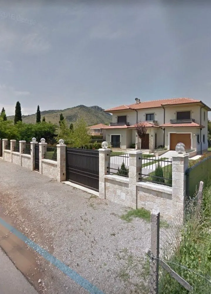 Rent, house, 220m², Tološi, Podgorica