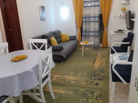 Izdavanje, dvosoban stan, 52m², Kalimanj, Tivat - image 10