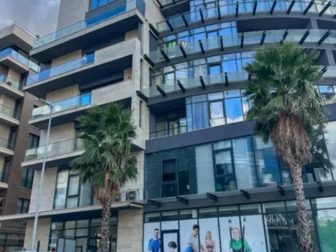 Izdavanje, jednosoban stan, 52m², Kod Capital Plaze, Podgorica